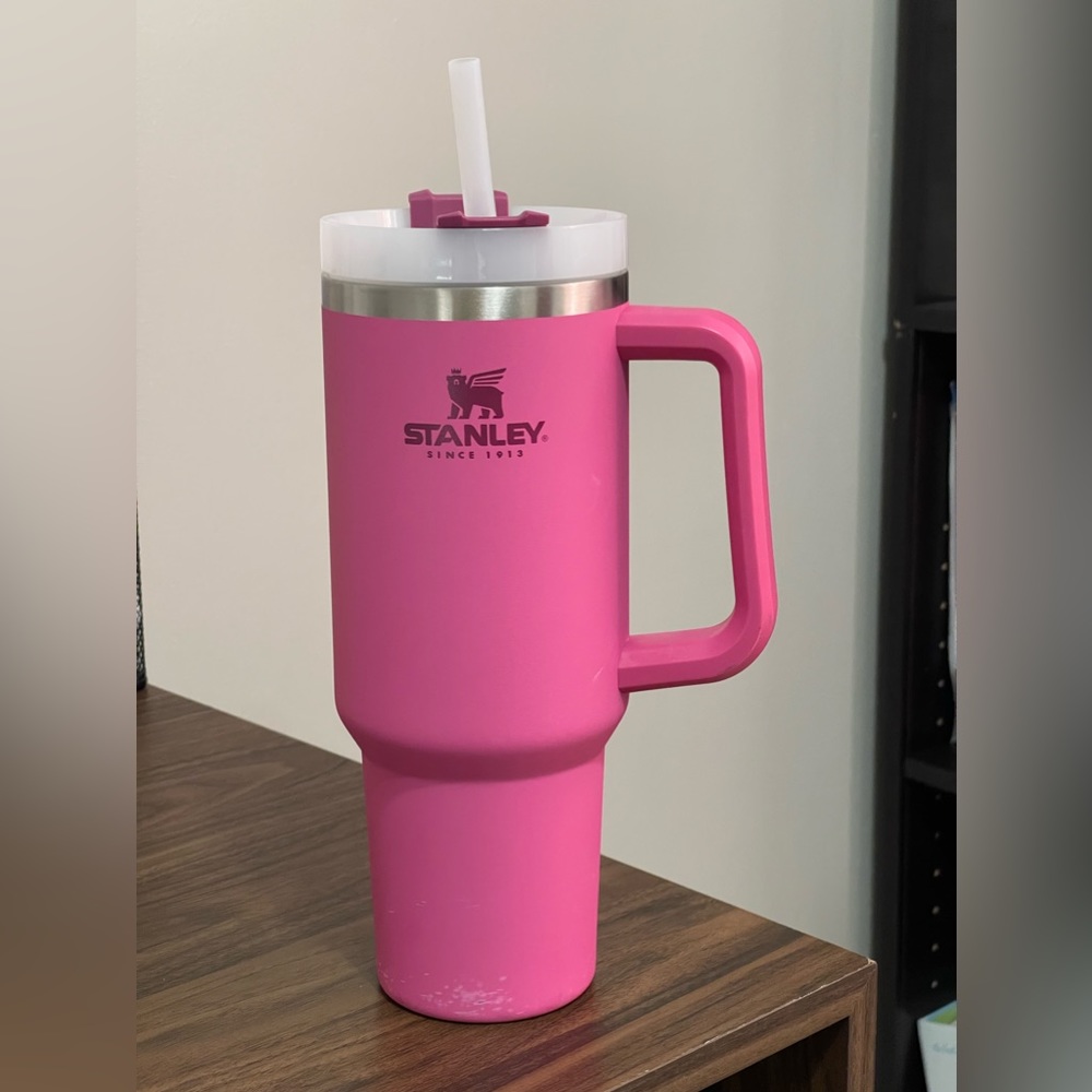 Stanley 40oz tumbler.